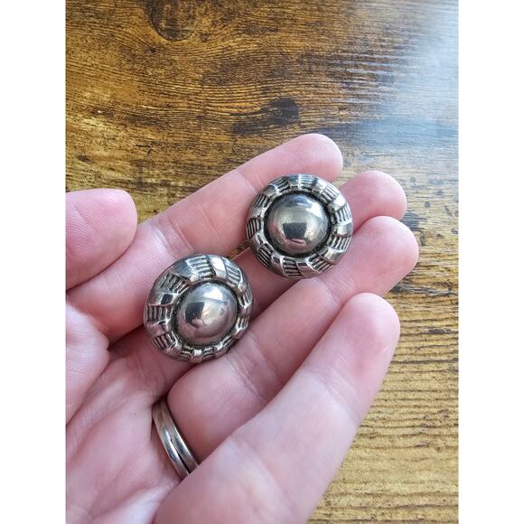 Vintage 1950s Silver Tone Clip On Earrings Round Classic - Picture 3 of 3